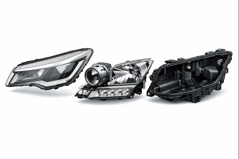 Esquema de farol automotivo desmontado com carcaça e componentes internos